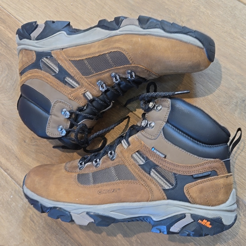 Hi-Tec Ravus Quest Lux Mid Waterproof  Walking Boots EUC - Picture 8 of 12